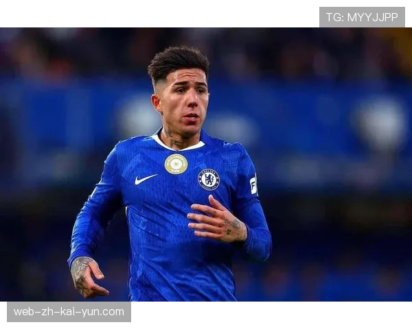 切尔西边后卫助攻后回防不及时，萨尔失误导致防守体系连锁崩溃