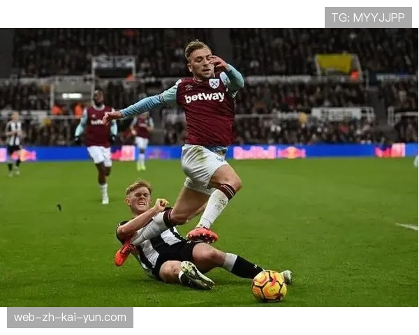 西汉姆联鲍恩右路传中精准度，马夫罗帕诺斯头球破门技术细节